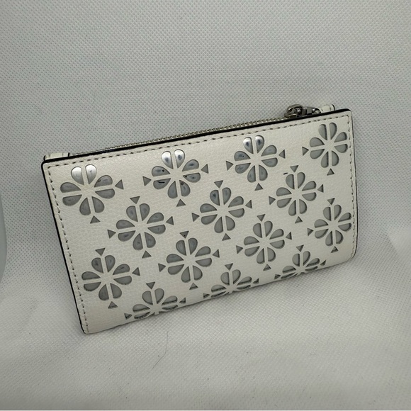 Kate Spade Slim Wallet white & silver perforated like new - Picture 1 of 5